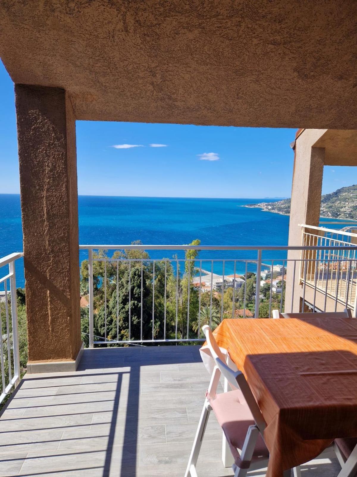 La Finestra Sul Golfo Apartment Ospedaletti Luaran gambar